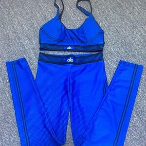 ALO Yoga Cobalt Blue Ribbed Sports Bra with Contrast Trim Size M